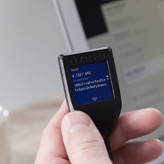 Аппаратный криптокошелек Trezor Model T