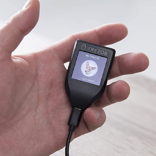 Аппаратный криптокошелек Trezor Model T